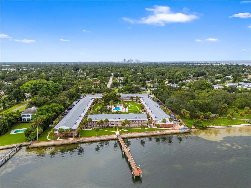 650 PINELLAS POINT DRIVE S #122 St Petersburg, FL 33705