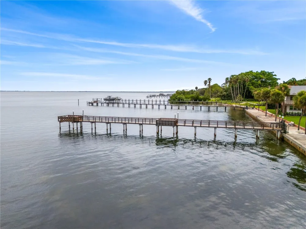 650 PINELLAS POINT DRIVE S #122 St Petersburg, FL 33705