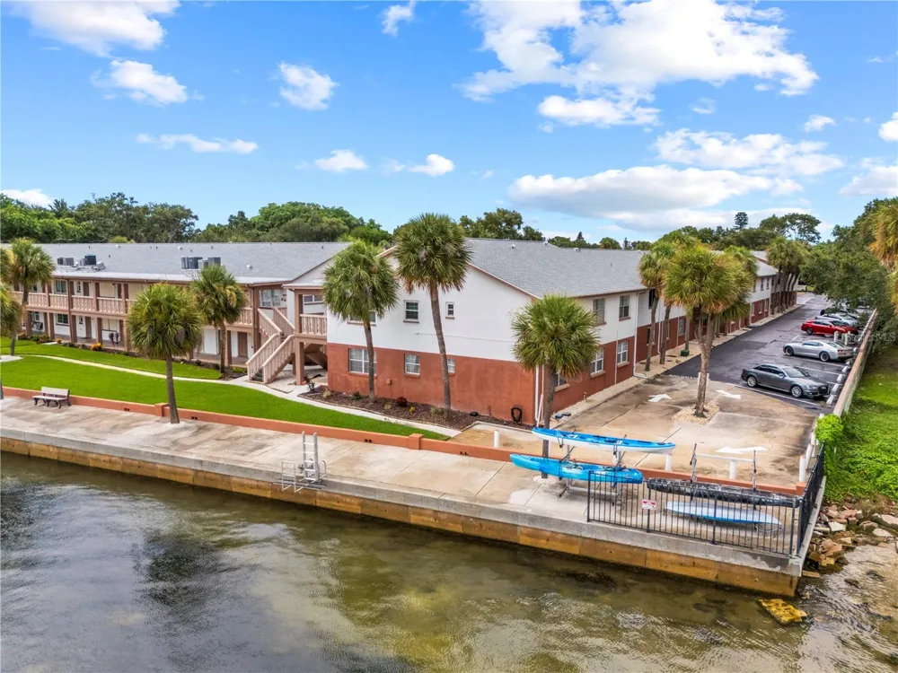 650 PINELLAS POINT DRIVE S #122 St Petersburg, FL 33705