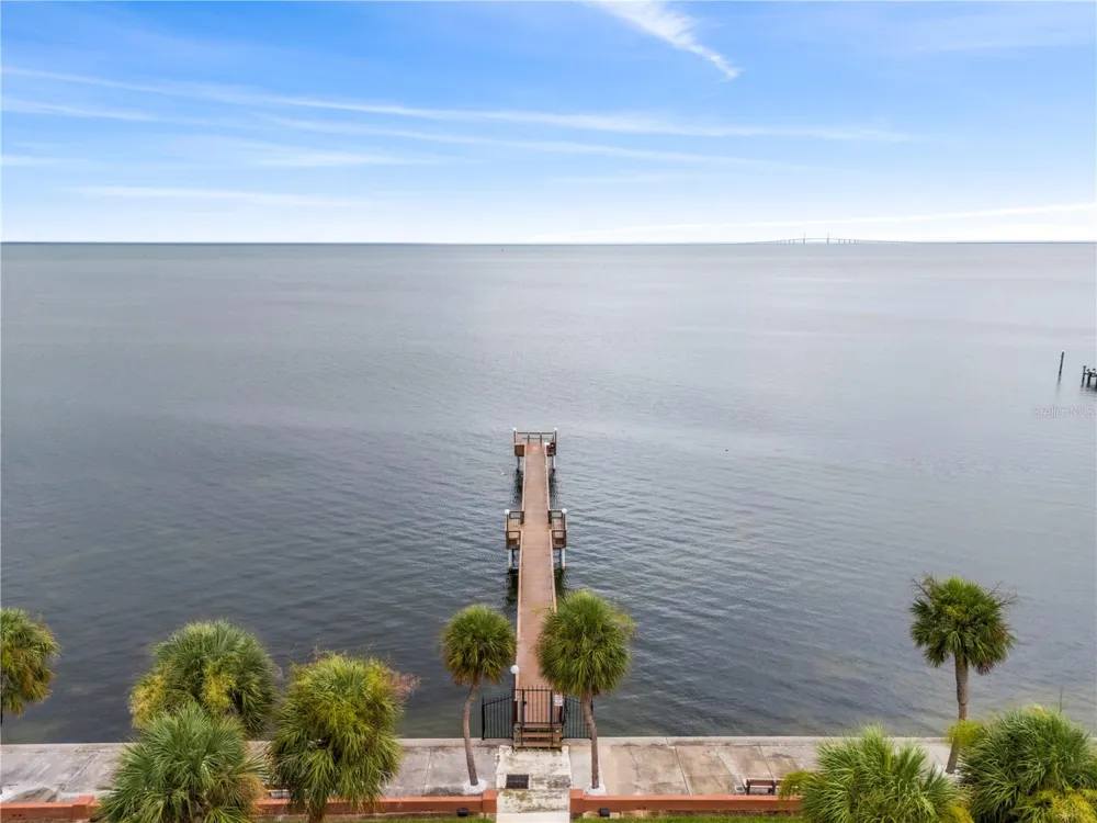 650 PINELLAS POINT DRIVE S #122 St Petersburg, FL 33705
