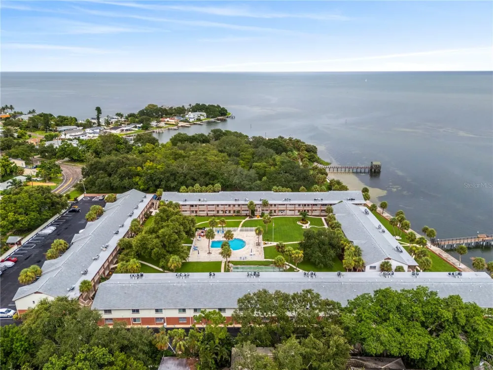 650 PINELLAS POINT DRIVE S #122 St Petersburg, FL 33705