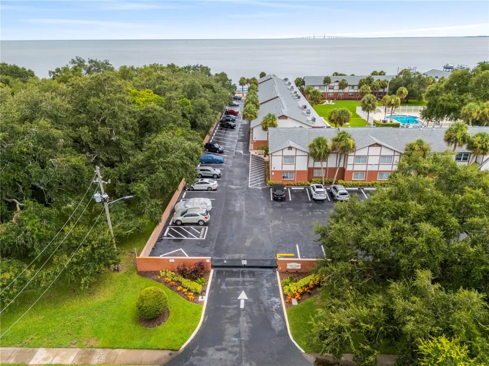 650 PINELLAS POINT DRIVE S #122 St Petersburg, FL 33705