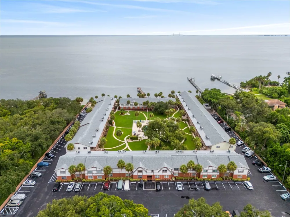 650 PINELLAS POINT DRIVE S #122 St Petersburg, FL 33705