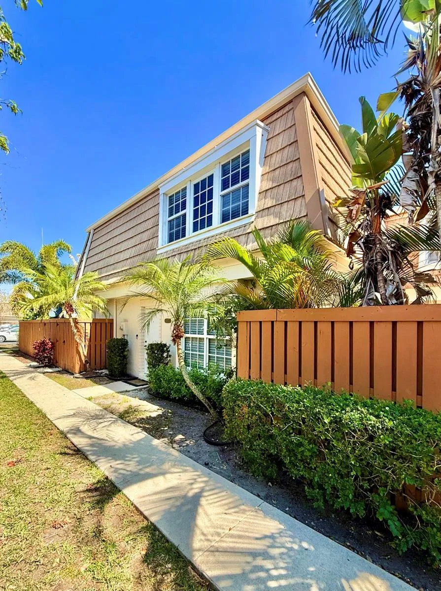 11584 WINCHESTER DRIVE Palm Beach Gardens, FL 33410