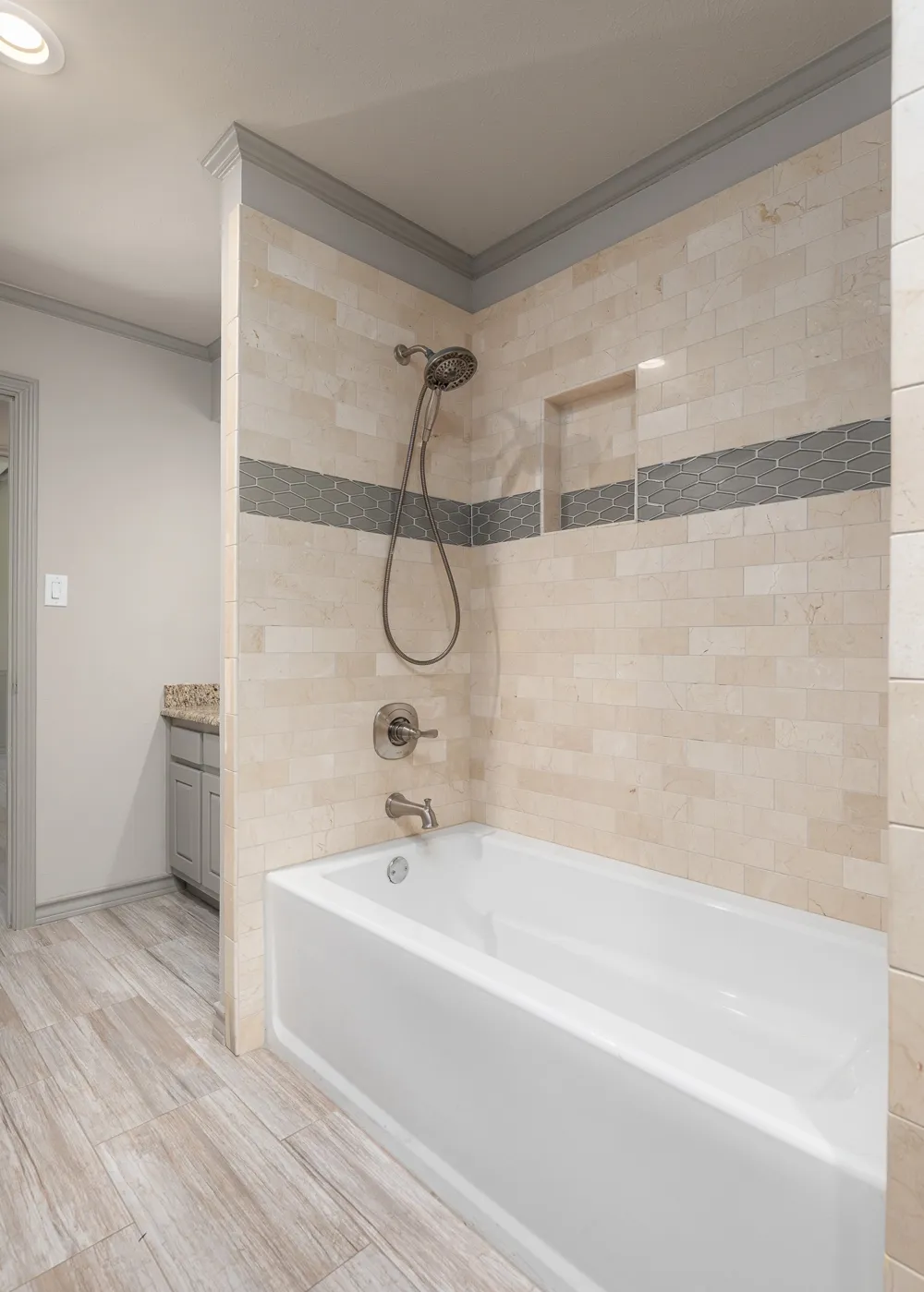 15607 GOLDEN CREEK Dallas, TX 75248