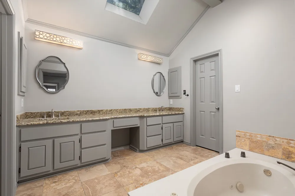 15607 GOLDEN CREEK Dallas, TX 75248