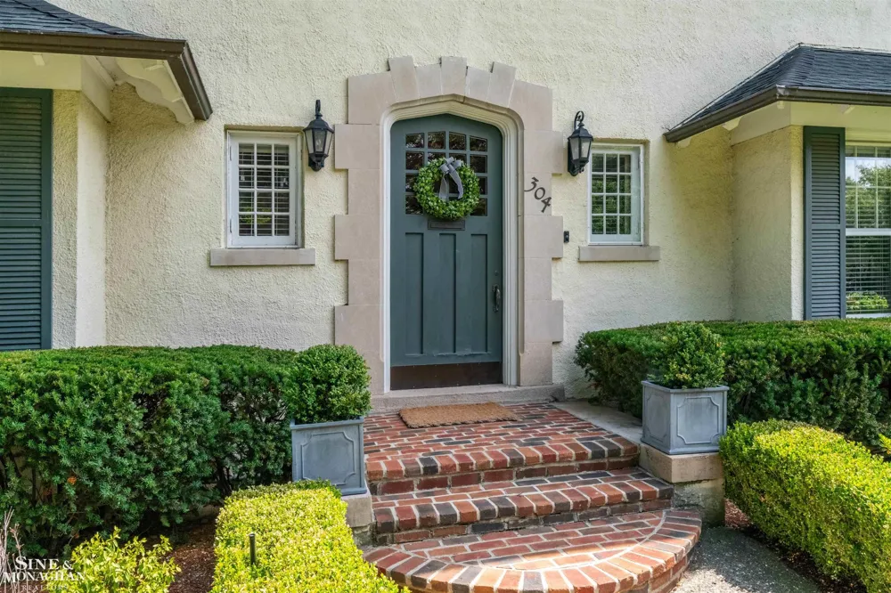 304 University Place Grosse Pointe City, MI 48230