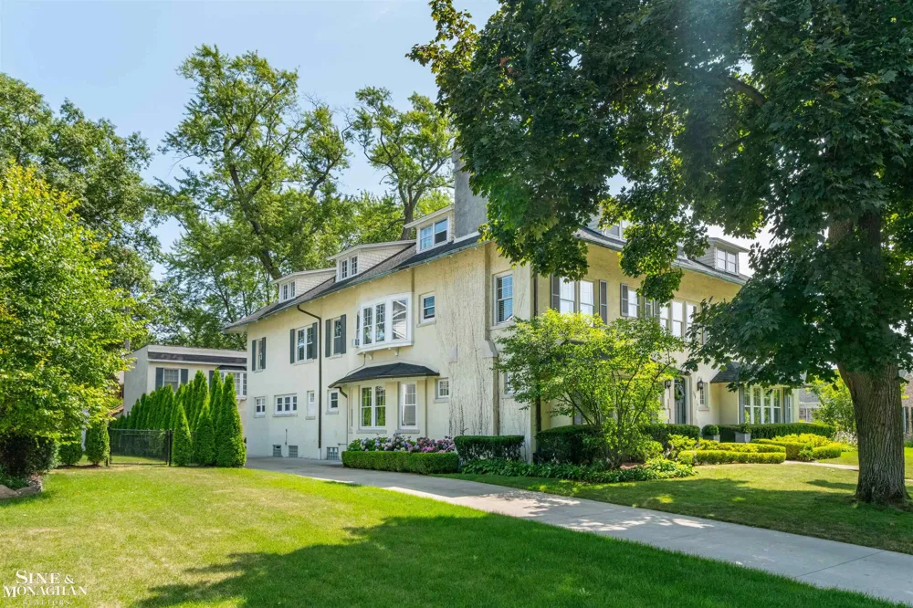 304 University Place Grosse Pointe City, MI 48230