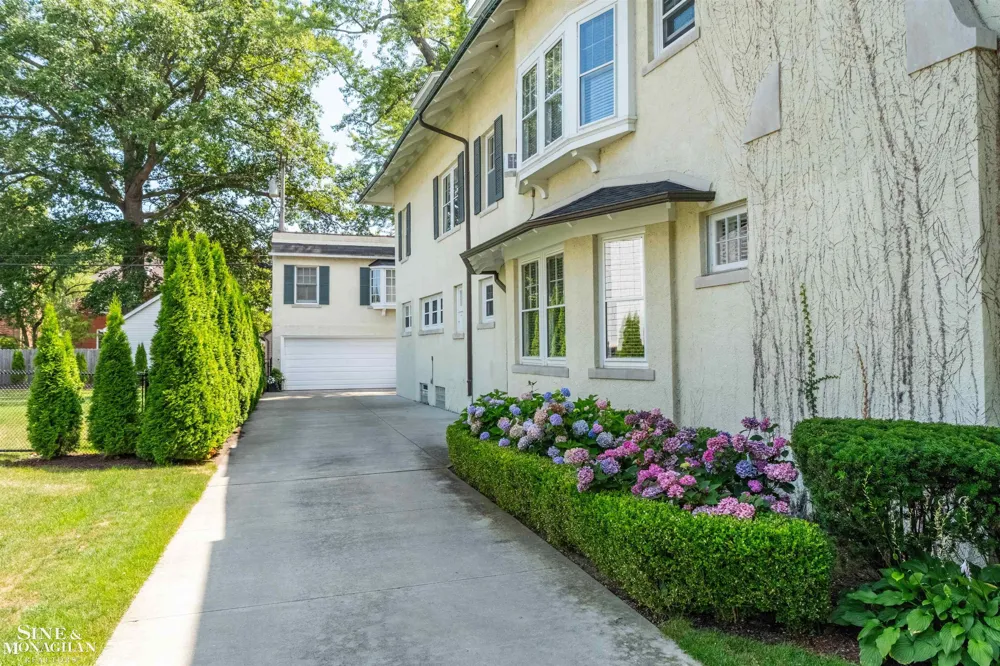 304 University Place Grosse Pointe City, MI 48230