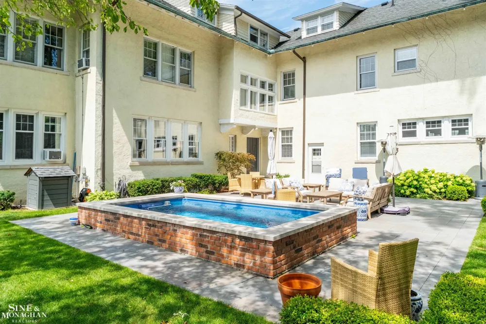 304 University Place Grosse Pointe City, MI 48230