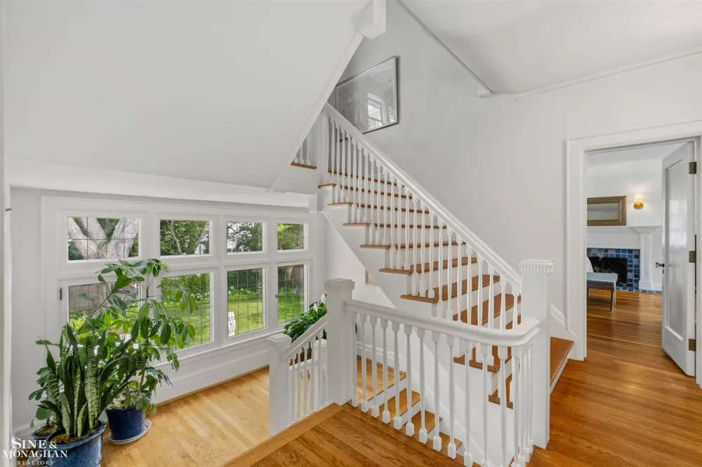 304 University Place Grosse Pointe City, MI 48230