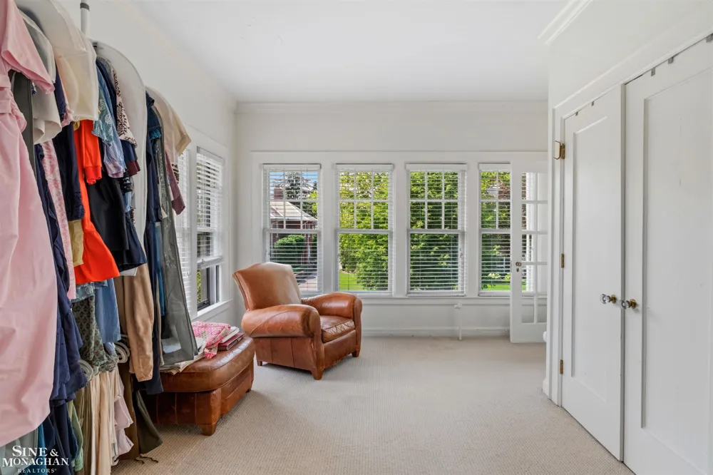 304 University Place Grosse Pointe City, MI 48230
