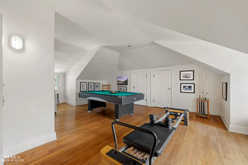 304 University Place Grosse Pointe City, MI 48230