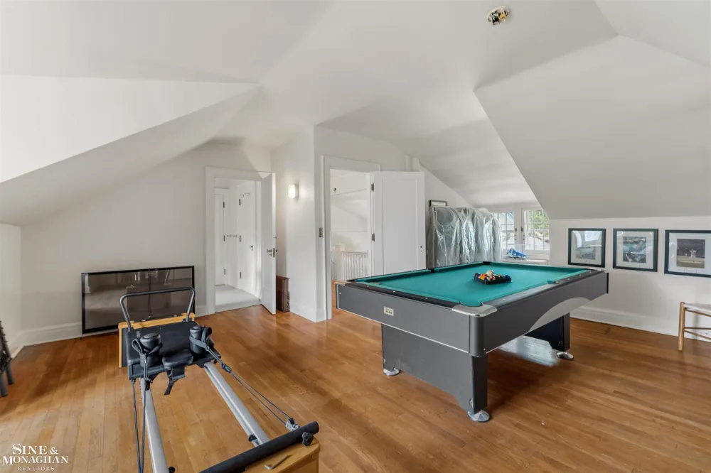 304 University Place Grosse Pointe City, MI 48230