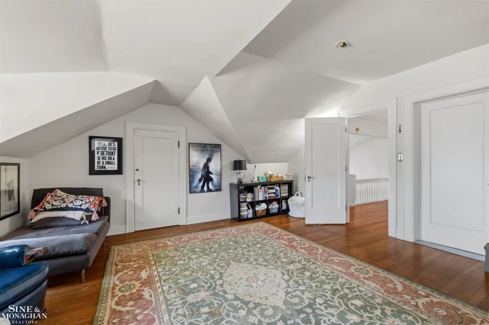 304 University Place Grosse Pointe City, MI 48230