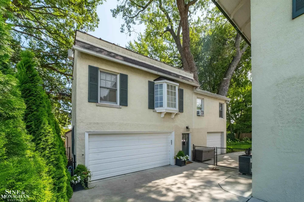 304 University Place Grosse Pointe City, MI 48230