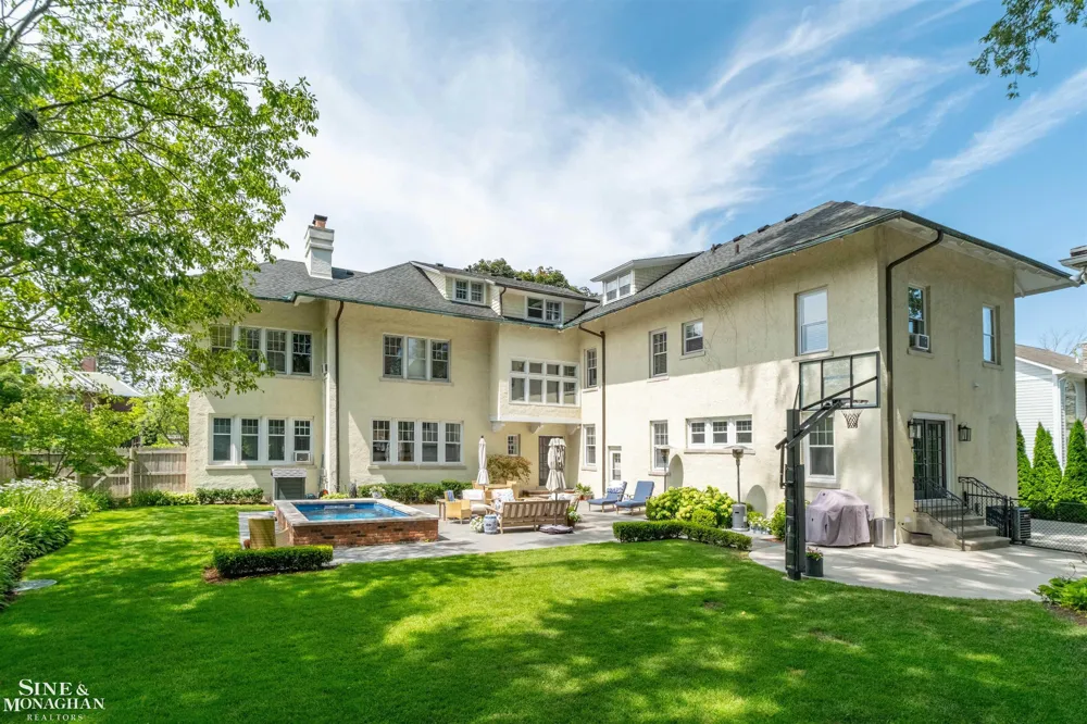 304 University Place Grosse Pointe City, MI 48230