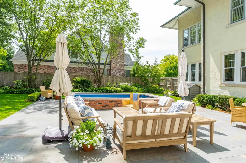 304 University Place Grosse Pointe City, MI 48230