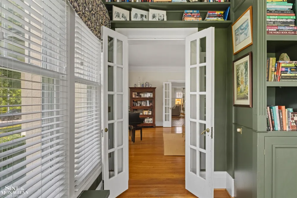 304 University Place Grosse Pointe City, MI 48230