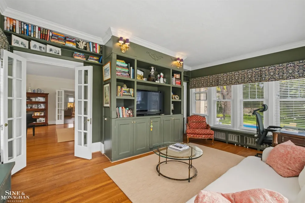 304 University Place Grosse Pointe City, MI 48230