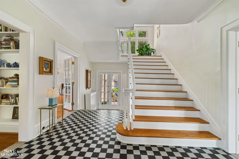 304 University Place Grosse Pointe City, MI 48230