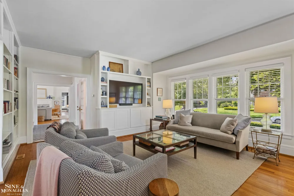 304 University Place Grosse Pointe City, MI 48230