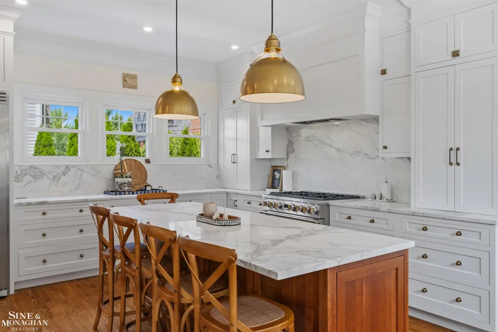 304 University Place Grosse Pointe City, MI 48230