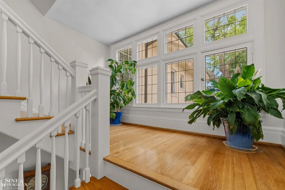 304 University Place Grosse Pointe City, MI 48230