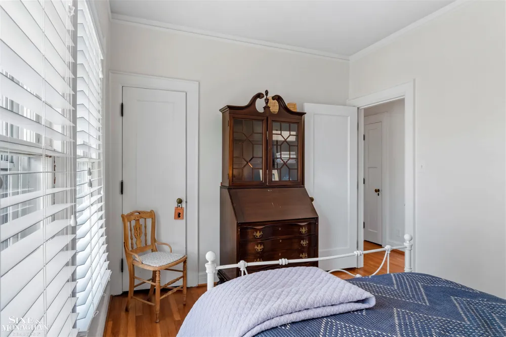 304 University Place Grosse Pointe City, MI 48230