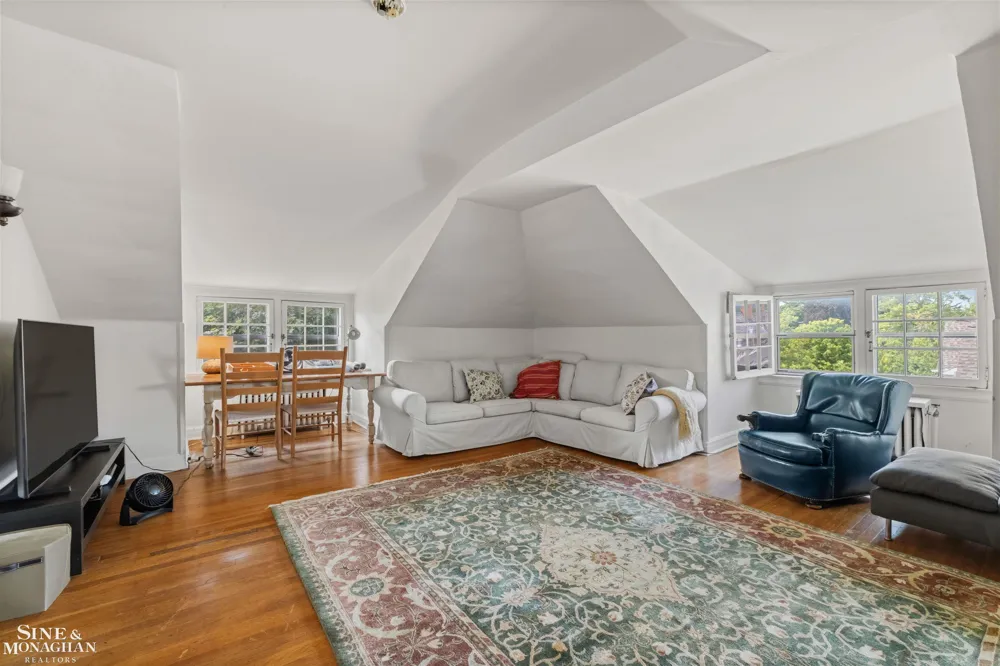 304 University Place Grosse Pointe City, MI 48230