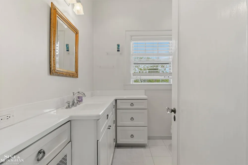 304 University Place Grosse Pointe City, MI 48230
