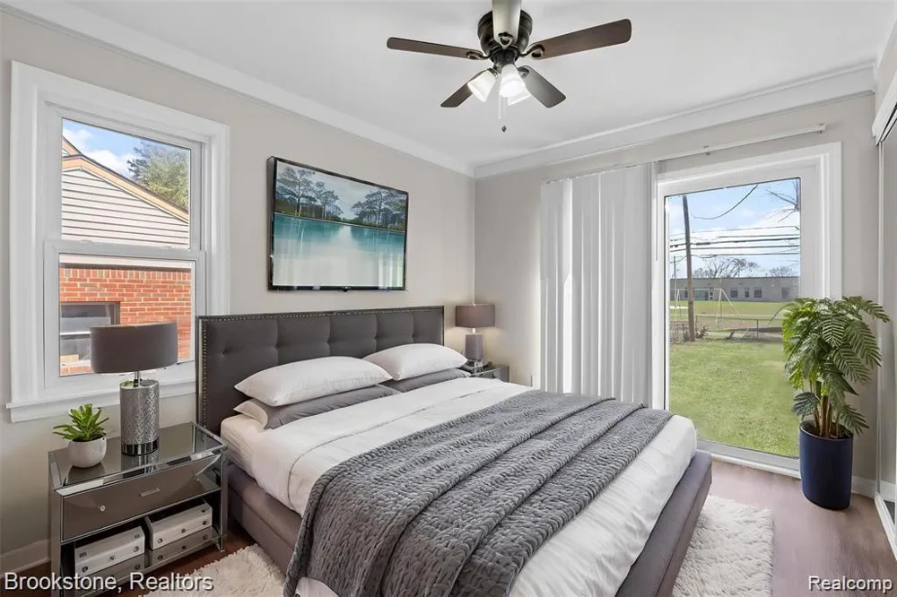9956 Arnold Street Redford Charter Township, MI 48239