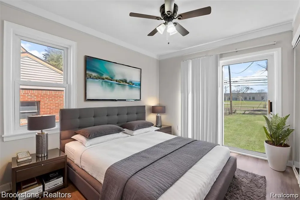 9956 Arnold Street Redford Charter Township, MI 48239