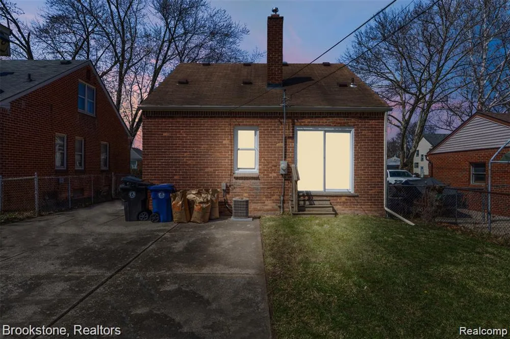 9956 Arnold Street Redford Charter Township, MI 48239