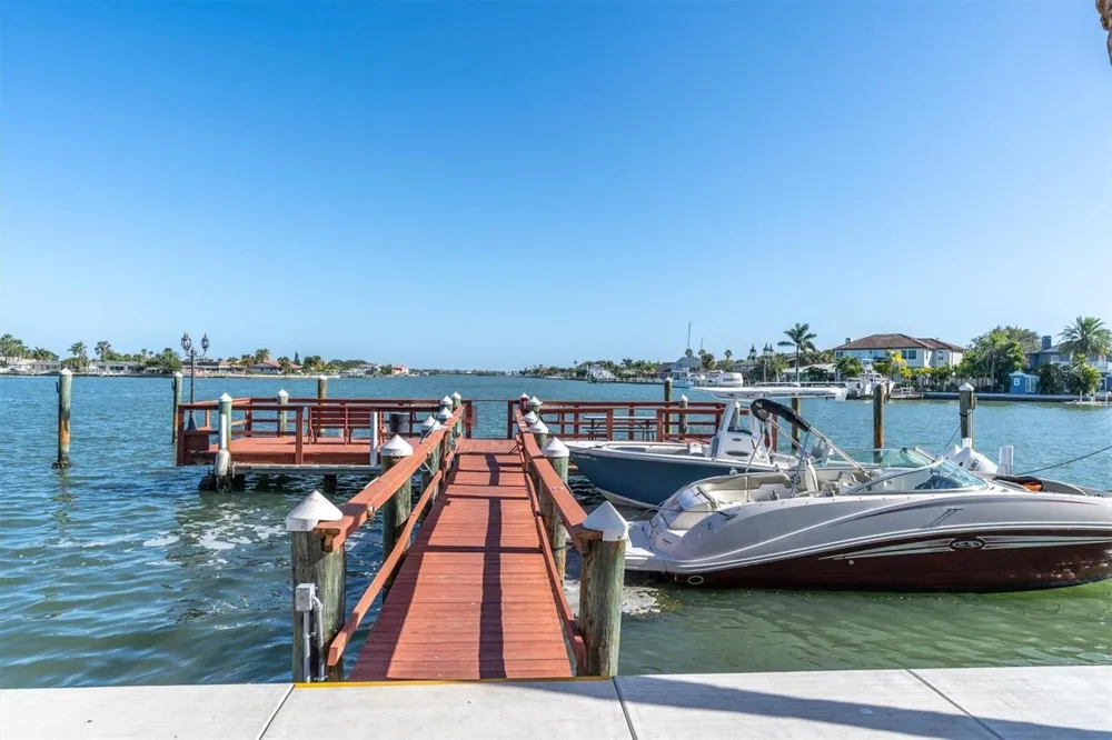 6363 GULF WINDS DRIVE #233 St Petersburg, FL 33706
