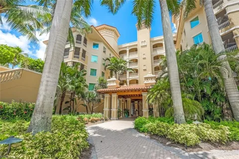 2728 Tiburon Boulevard E #A204