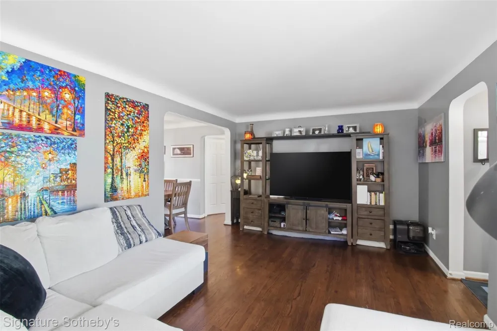 1268 Brys Drive Grosse Pointe Woods City, MI 48236
