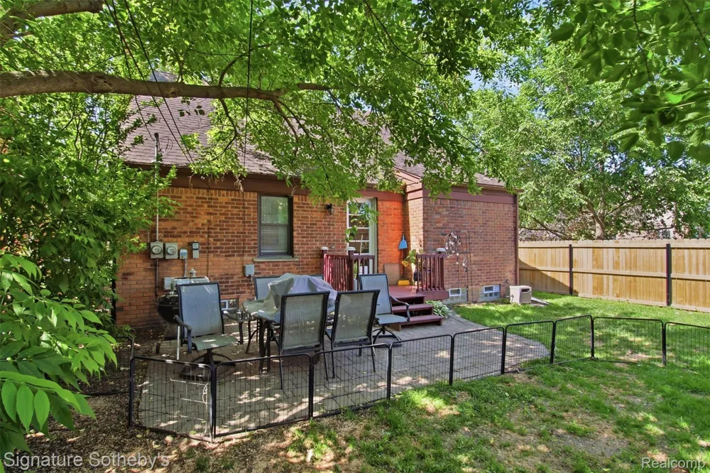 1268 Brys Drive Grosse Pointe Woods City, MI 48236