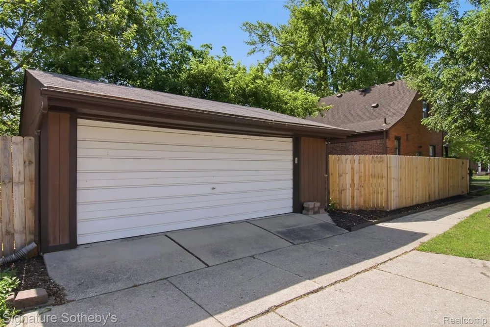 1268 Brys Drive Grosse Pointe Woods City, MI 48236