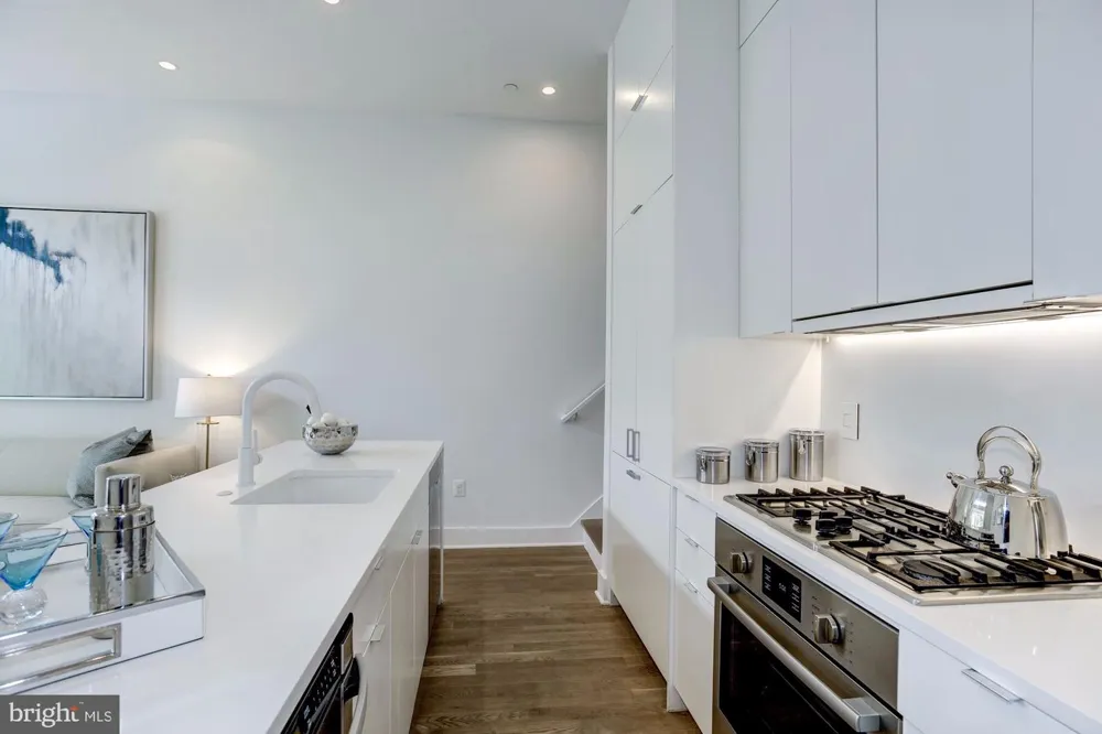 1106 T STREET NW Washington, DC 20009