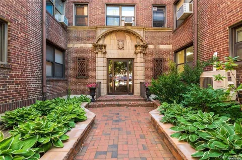 7 Bond Street #3B