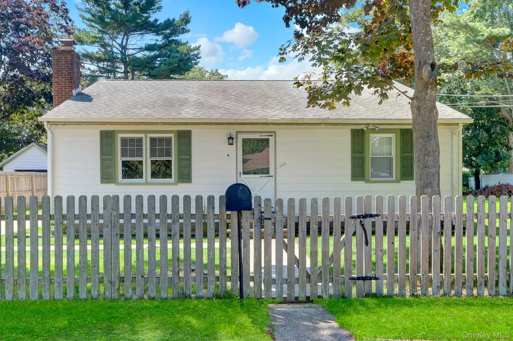 100 Lincoln Drive Mastic Beach, NY 11951
