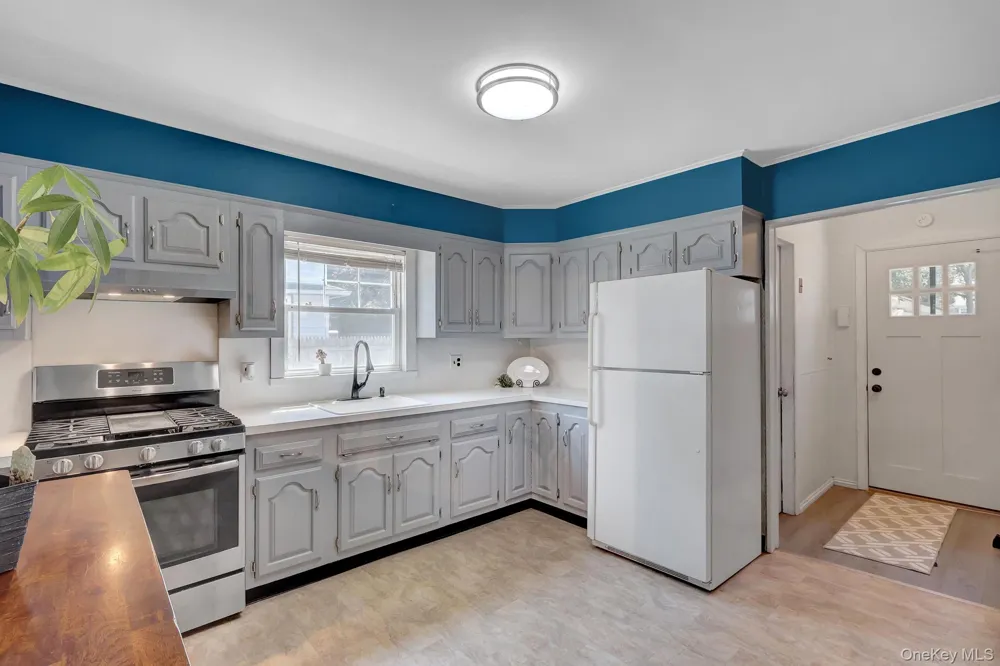 100 Lincoln Drive Mastic Beach, NY 11951