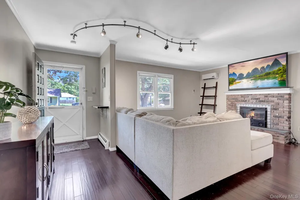 100 Lincoln Drive Mastic Beach, NY 11951