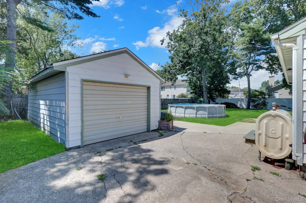 100 Lincoln Drive Mastic Beach, NY 11951