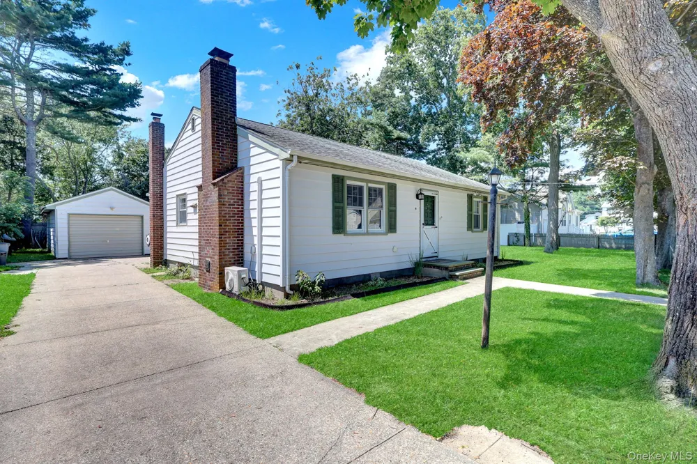 100 Lincoln Drive Mastic Beach, NY 11951
