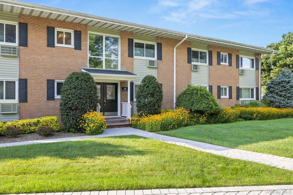 748 Deer Park Avenue #7H North Babylon, NY 11703