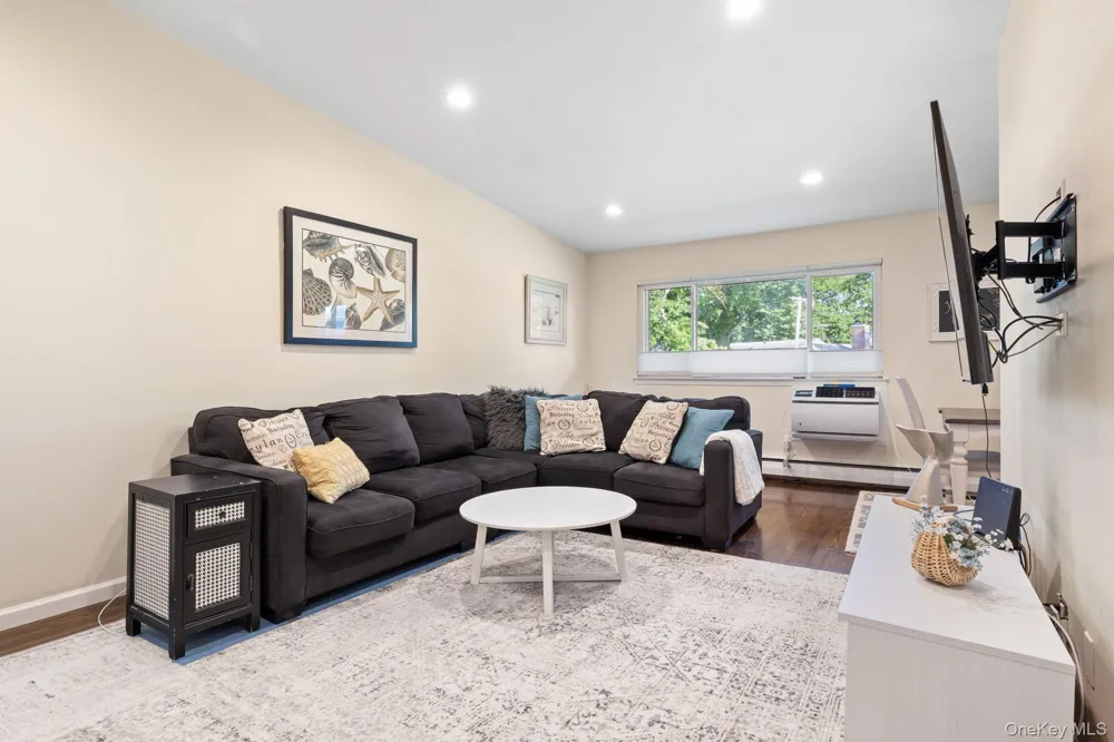 748 Deer Park Avenue #7H North Babylon, NY 11703
