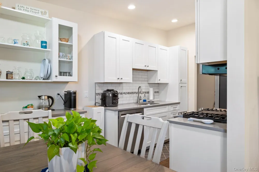 748 Deer Park Avenue #7H North Babylon, NY 11703