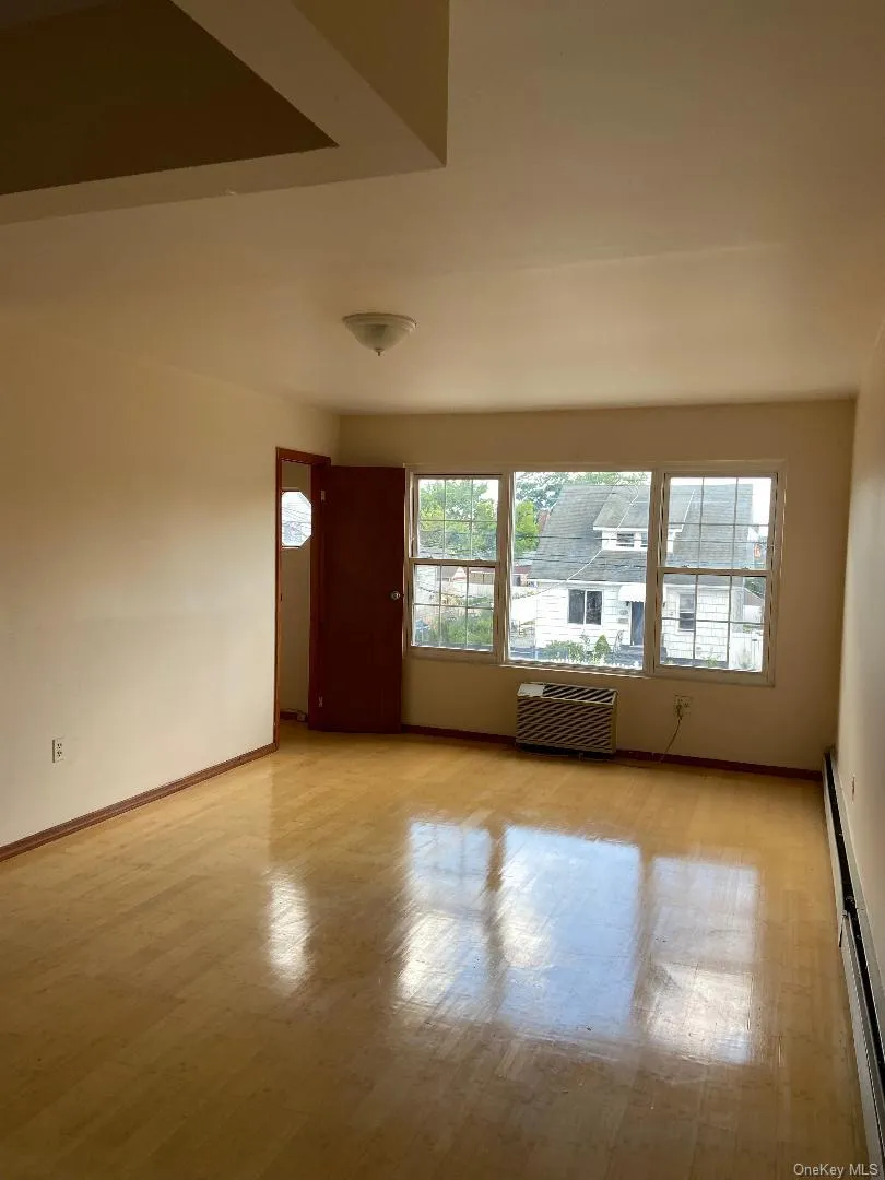 19709 120 TH AVE Saint Albans, NY 11412